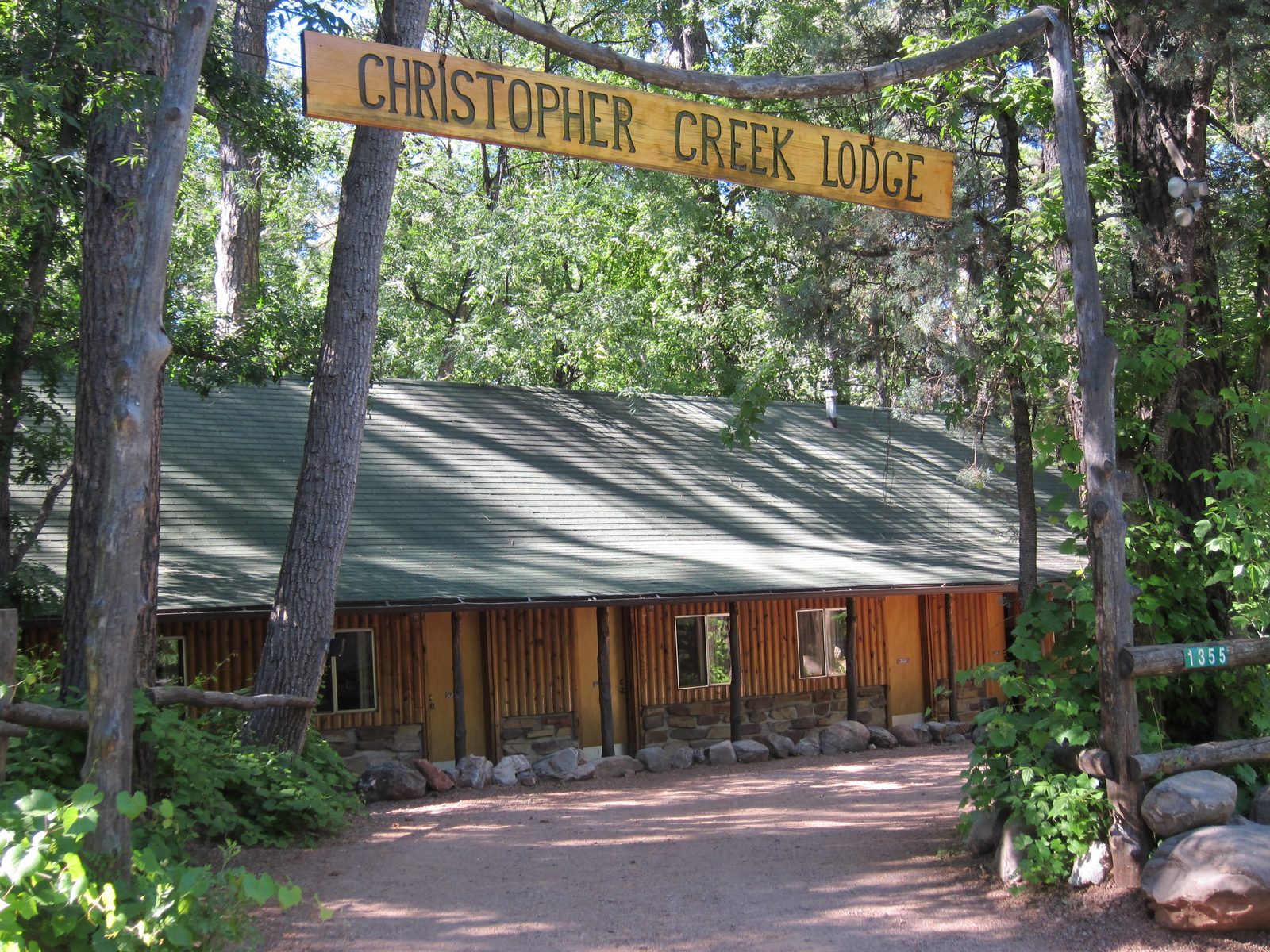 We stayed in one of these "motel" units ... left most visible.